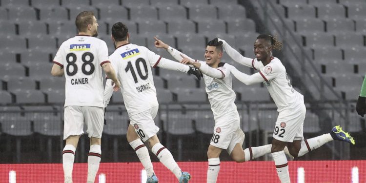9 gollü maçta turlayan Fatih Karagümrük