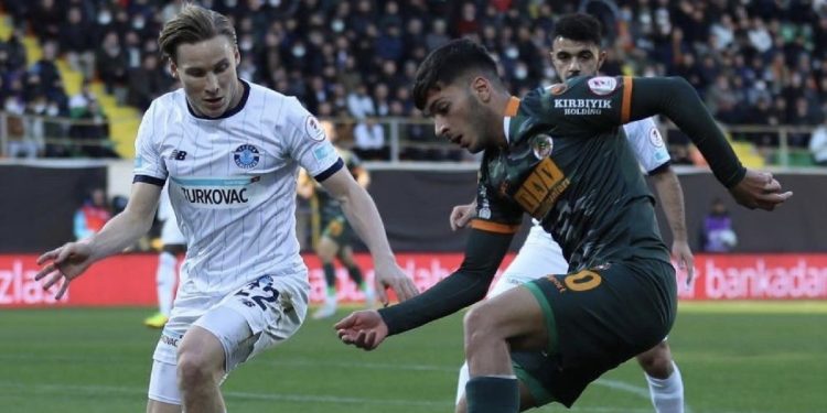Alanyaspor Adana Demirspor karşısında penaltılarda turladı!