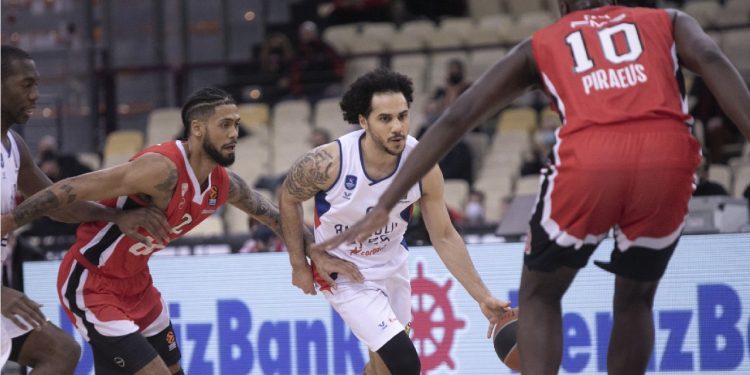 Anadolu Efes son saniye 3’lüğüyle yenildi