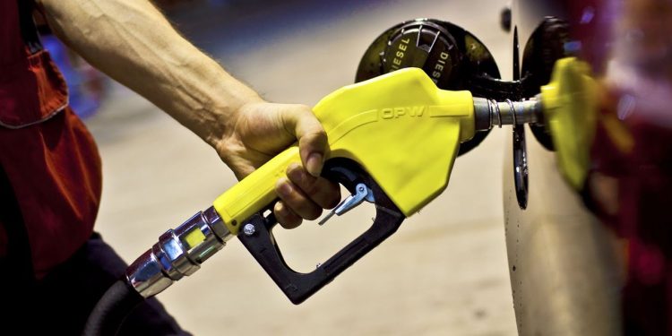 Benzine yine zam geldi