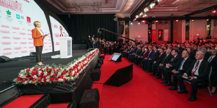 28 Şubat Zirvesi’ni Tuluhan Tekelioğlu sundu