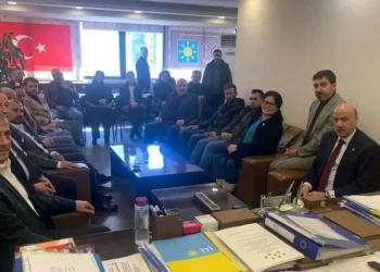 AKP’den istifa eden 200 kişi İYİ Parti’ye katıldı