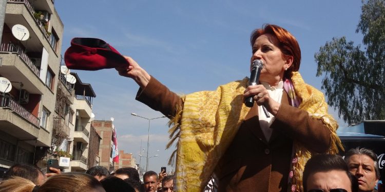 Akşener: Esnaf, ekonominin bel kemiğidir