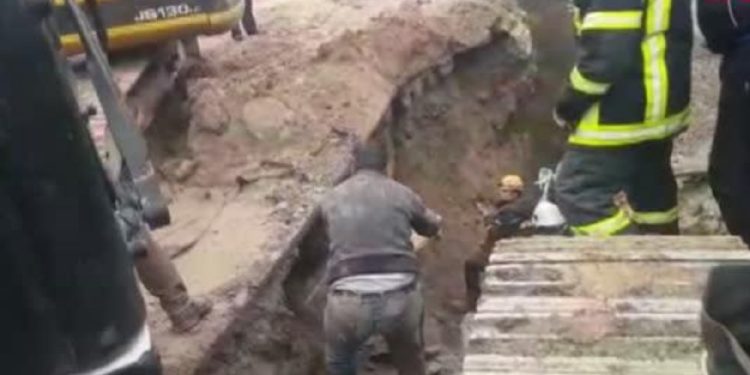 Altyapı çalışmasında bir kişi göçük altında kaldı
