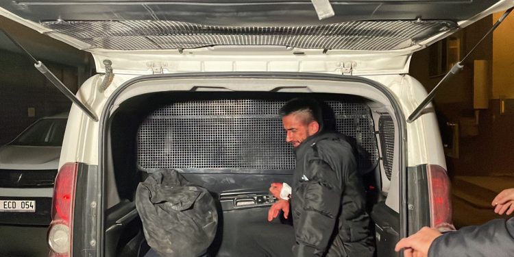 Annesinin boğazını kesti, üvey kardeşini yaraladı, ‘İçimdeki şeytan çıktı’ dedi