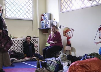 Bir hayatı geride bırakmak: Çoğunluğu yaşlı, Ukraynalı siviller okullara sığındı