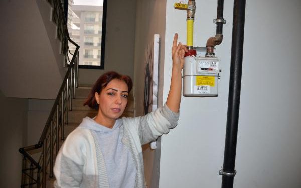 Boşanmak isteyen eşini soğuğa mahkum etti