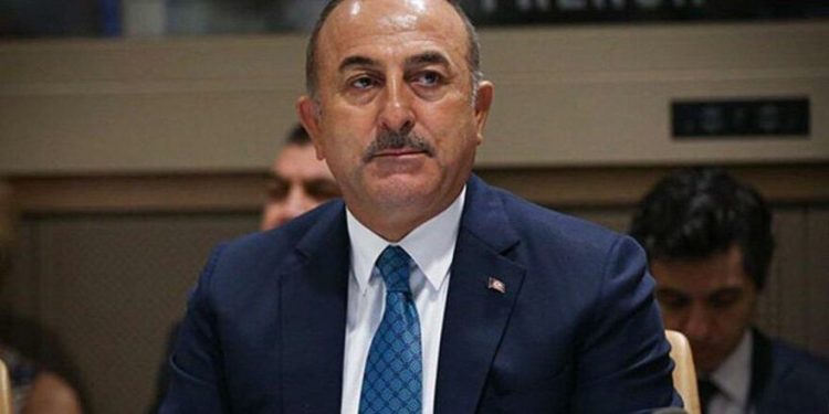 Çavuşoğlu: Boğazlardan savaş gemilerinin geçişini Türkiye durdurabilir
