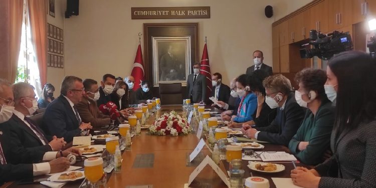 CHP, AP İnsan Hakları Komisyonu üyeleriyle görüştü