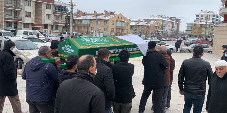 Damadı tarafından bıçaklanan kadın hayatını kaybetti
