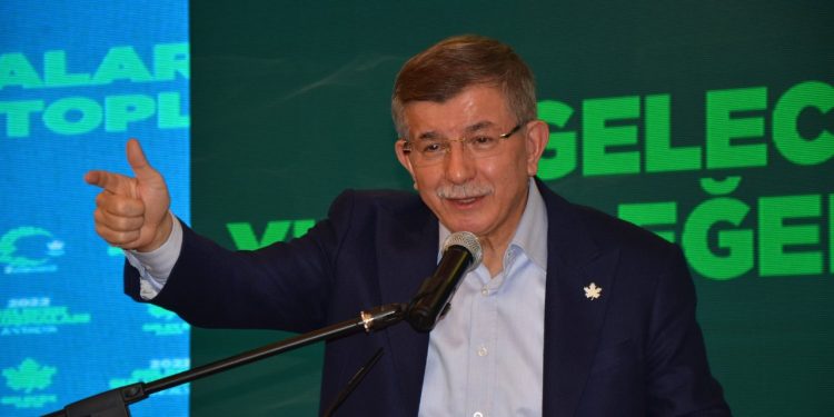 Davutoğlu: Kimse kimsenin peşine takılmış değil