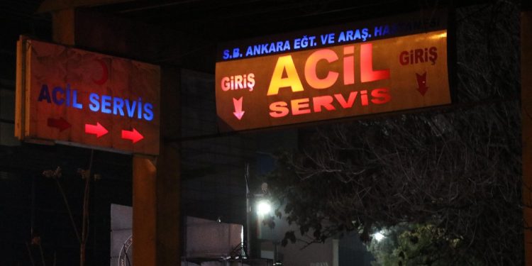 Doktora akıl almaz saldırı: Yüzüne oturarak darp etti