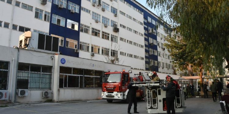 Ege Üniversitesi Hastanesi’nde yangın: Hastalar tahliye edildi