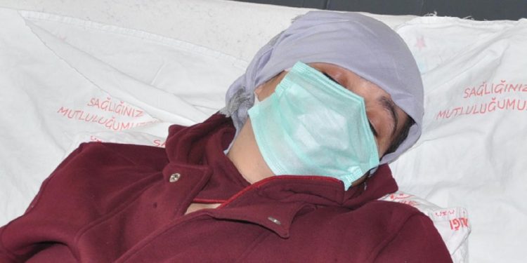 Eşini sırtından bıçakladı: Yemek vermediğini iddia etti