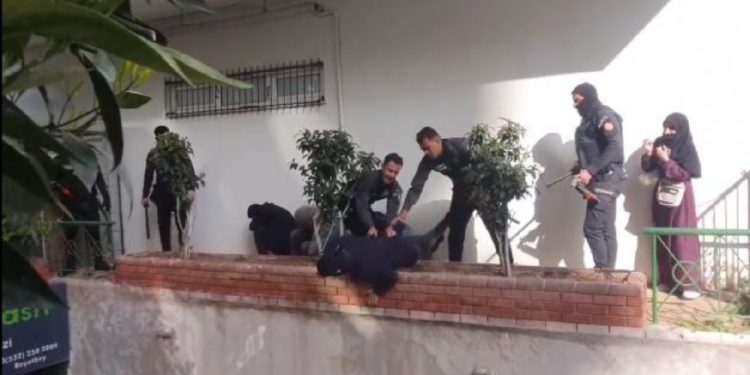 Furkan Vakfı yürüyüşüne gazlı coplu müdahale