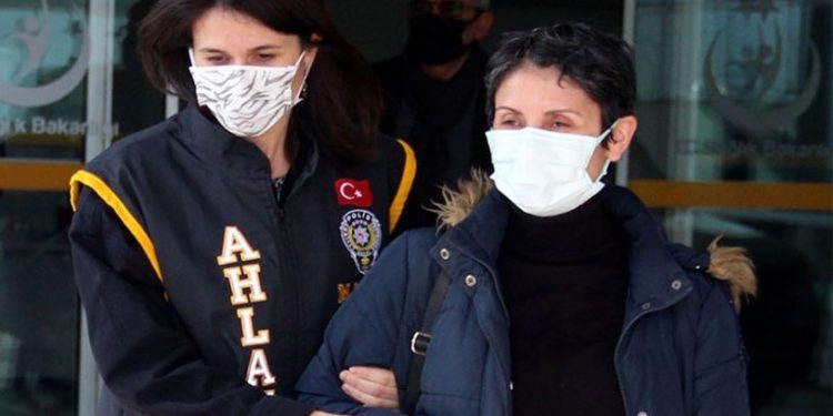 Gazeteci Hülya Kılınç’a ‘ahlak polisi’nin eşlik etmesine tepki yağdı