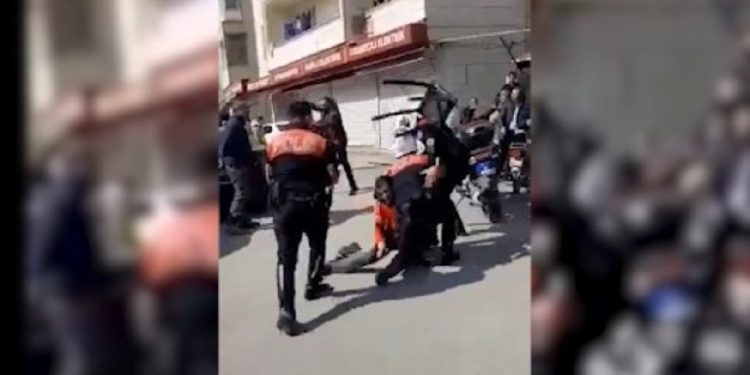 Gözaltına direndiler: Takviye ekip geldi, polis havaya ateş açtı