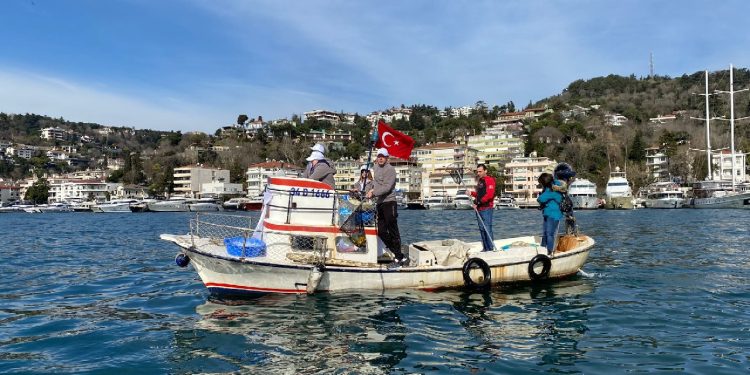 İstanbul Boğazı’nda plastik atık topladılar