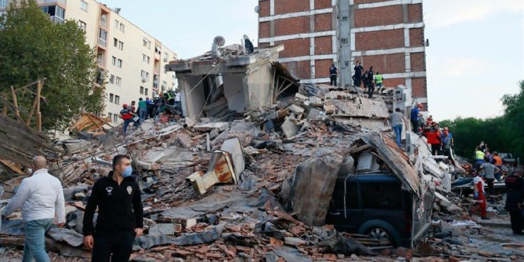 ‘İzmir’de 7.1 büyüklüğünde bir deprem olabilir’