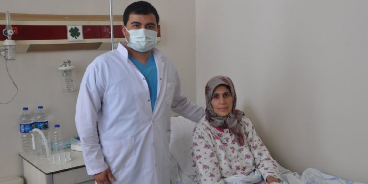 Karın ağrısıyla hastaneye gitti, 5 kiloluk kitle çıktı