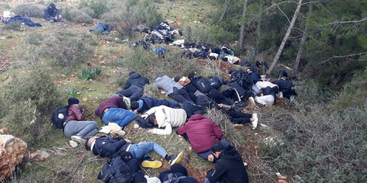 Kaş’ta 88 kaçak göçmen yakalandı