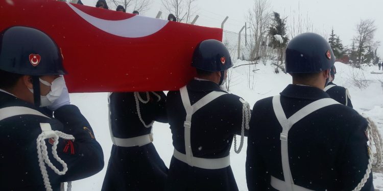 Kazara kendisini vuran uzman çavuş toprağa verildi
