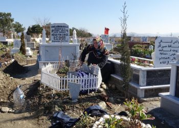 Oğlu ölen acılı anneden mezar başında tahliye sitemi