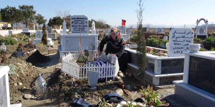 Oğlu ölen acılı anneden mezar başında tahliye sitemi