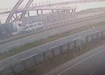 Öğrenci servis kazasında iki memur açığa alındı