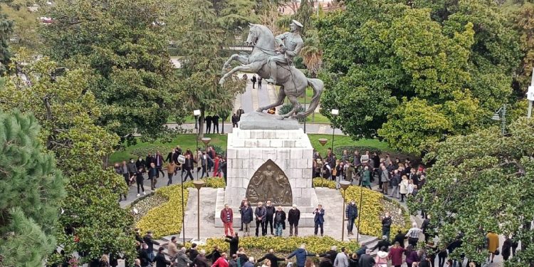 Onur Anıtı’nın güvenliği için Atatürk Parkı’na araç giremeyecek