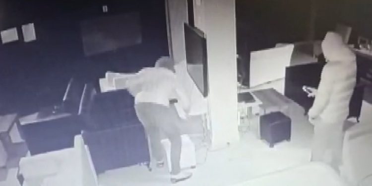Oyun salonundan 200 bin liralık malzeme çaldılar