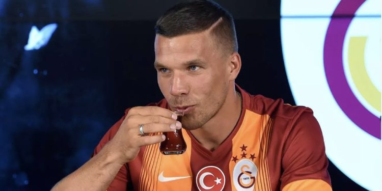 Podolski’den imalı paylaşım