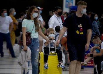 Rus turistler Türkiye’de kaldı