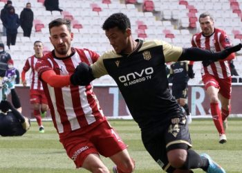 Sivasspor geriye düştüğü maçta Malatyaspor’u 2-1 yendi