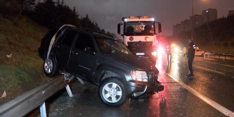 TEM’de kaza: 1’i ağır 2 yaralı