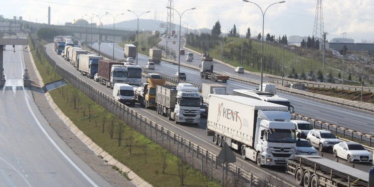 TIR ve kamyonların İstanbul’a girişine izin