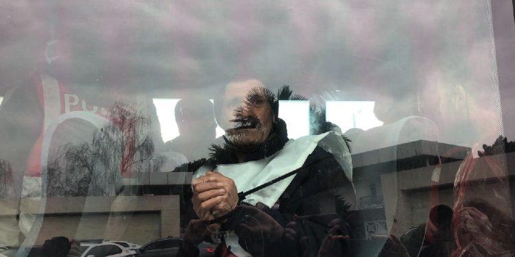 Tuncay Özilhan’ın evinin önüne gelen 100’e yakın işçi gözaltına alındı