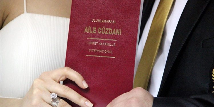 Türkiye’de evlenme ve boşanmalar arttı