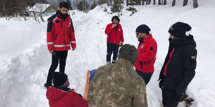 Yaylaya telefon vericilerinin bakımı için çıktı: Donmaktan kurtarıldı
