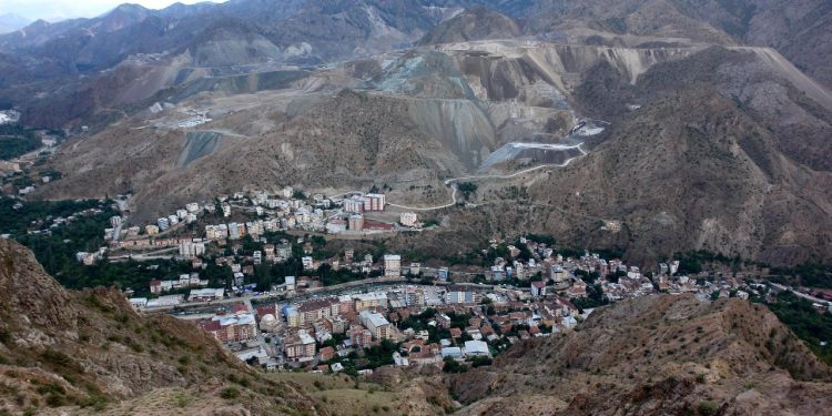 Yusufeli Barajı, köyleri su altında bırakacak