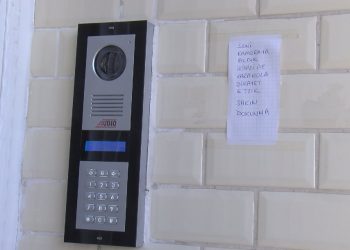 Zilleri çalınan apartman sakinleri hırsızlara not bıraktı