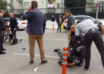 Adliyede dehşet: Tekerlekli sandalyeden kurşun yağdırdı