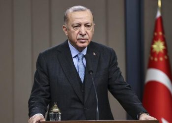 Ağbaba: Hayaller ‘dünya lideri’, gerçekler ‘kağıt havluya vergi indirimi’ açıklayan lider