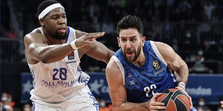 Anadolu Efes, Real Madrid’i son nefeste devirdi