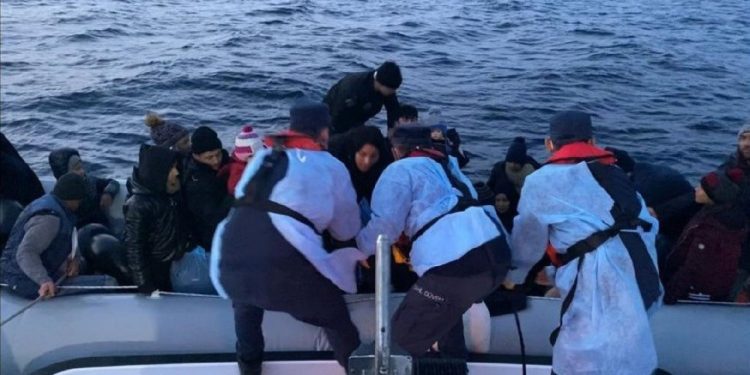 Ayvacık açıklarında 39 kaçak göçmen kurtarıldı