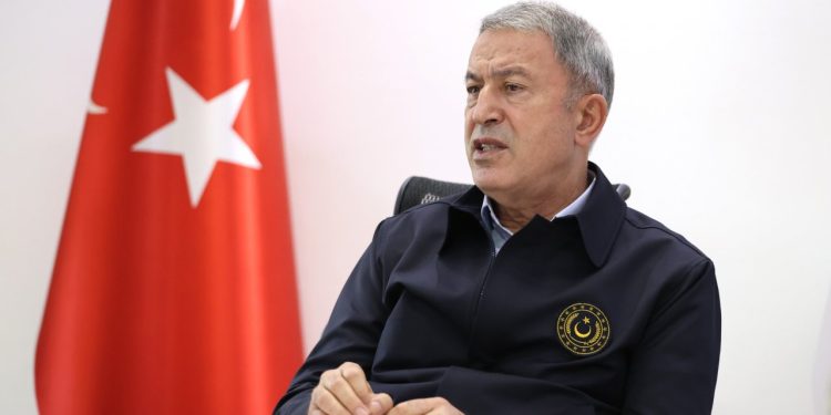 Bakan Akar, Malili mevkidaşı Camara ile bir araya geldi