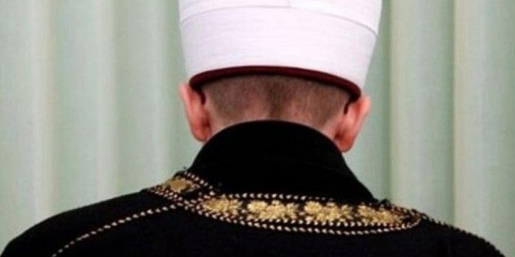 Bilgisayarında çocuk pornosu bulunan imam tutuklandı