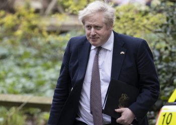 Boris Johnson: Sivillere saldırmak bir savaş suçudur