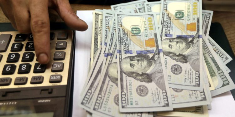 Dolarda düşüş devam ediyor