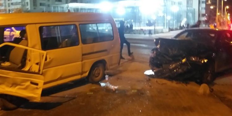 Ehliyetsiz sürücü otomobille çarpıştı:  5 yaralı